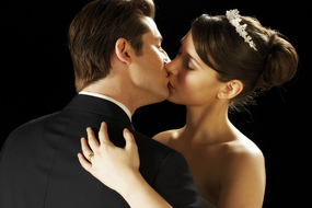Rotator_bride___groom_kiss_-_black